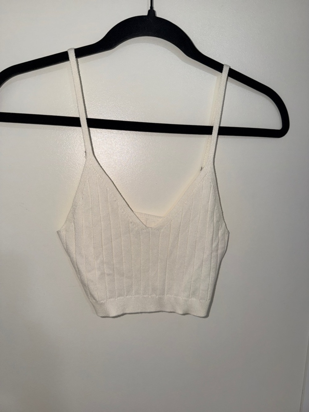 Abercrombie & Fitch White/Ivory Ribbed V-Neck Cropped Knit Cami | S